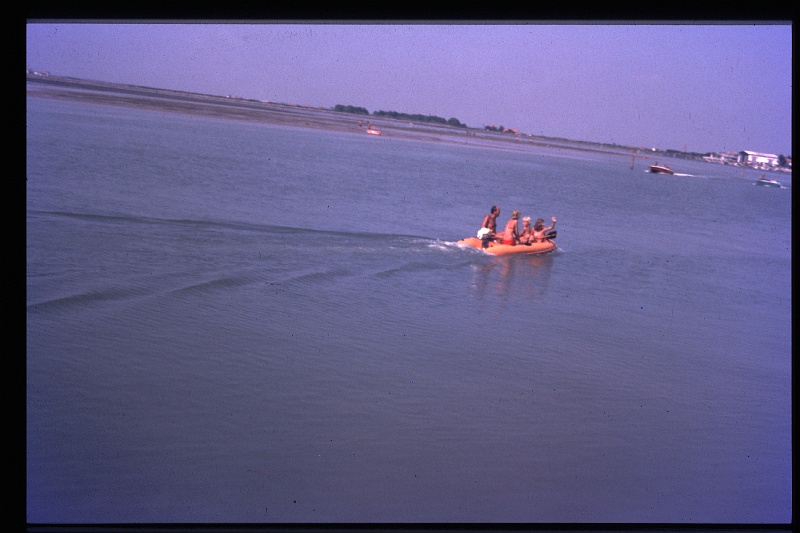 05.Bibione jul 1975 Brigitte,Marion,Peter.JPG